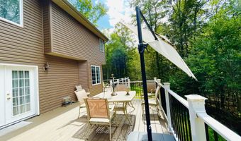 157 Main St, Gouldsboro, PA 18424