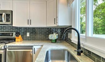 63 Pendar Rd, North Kingstown, RI 02852