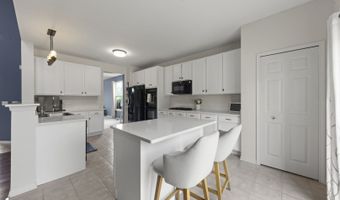 621 Lake Cornish Way, Algonquin, IL 60102