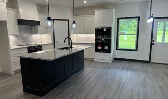 1112 Duke Dr, Bauxite, AR 72011