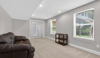 688 Stoney Creek Ln, Ballwin, MO 63021