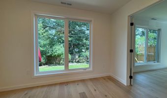 2011 N UPTON St, Arlington, VA 22207
