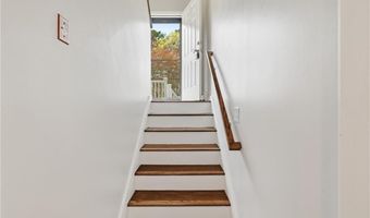 52 Mockingbird Dr, Exeter, RI 02822