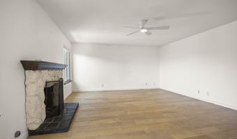 2325 Parkway Dr, Camarillo, CA 93010