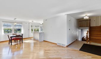 2430 S Shag Bark Trl, Arlington Heights, IL 60005