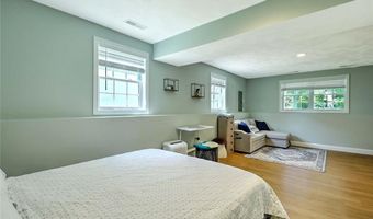 37 Lakeview Ave, Lincoln, RI 02865