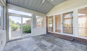 136 Juniper Ln, Berlin, CT 06037