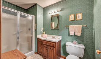 2 Sachem Dr, Cromwell, CT 06416
