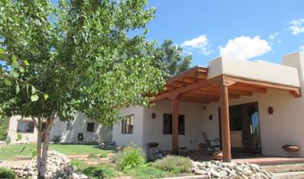 8 Juan Martinez Rd, Arroyo Seco, NM 87580