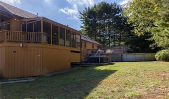 8 Robin Dr, North Kingstown, RI 02852