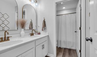 9 Cape Cod Ave, Barnegat, NJ 08005