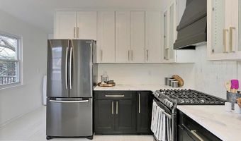2501 CREST St, Alexandria, VA 22302