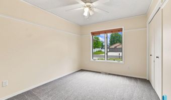 917 E Heatherwood Dr, Brandon, SD 57005