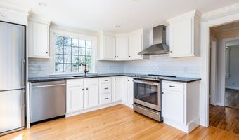 45 Old Phinney's Ln, Barnstable, MA 02630