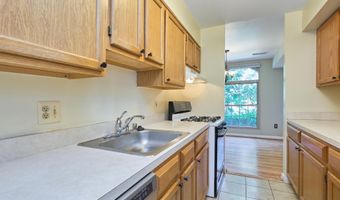 8302 TOBIN Rd 11, Annandale, VA 22003