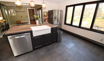 51 Ironworks Rd, Clinton, CT 06413