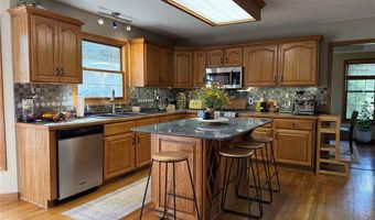 251 Kingston Dr, Aurora, OH 44202