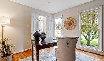 9908 KENTSDALE Dr, Potomac, MD 20854