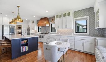 4261 Lakeshore Dr, Basehor, KS 66007