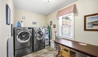 1280 Surfside Cir, Aurora, OH 44202