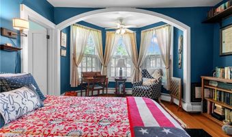 22 Greenough Pl, Newport, RI 02840