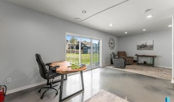 2612 E Sunrise Ct, Brandon, SD 57005