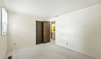 405 Hilltop Dr, Angola, IN 46703