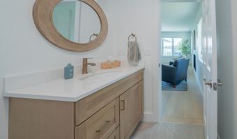 8 Shipmasters Cove Rd, Belfast, ME 04915