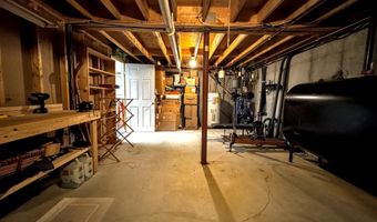 32 Albe Dr, Bennington, VT 05201
