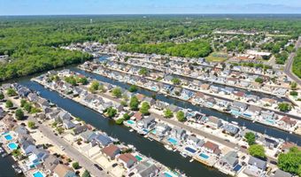 71 Top Sail Ct, Bayville, NJ 08721
