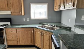 829 Savannah River Dr, Adrian, MI 49221