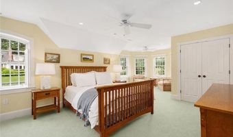 19 Ledge Rd, Bristol, RI 02809