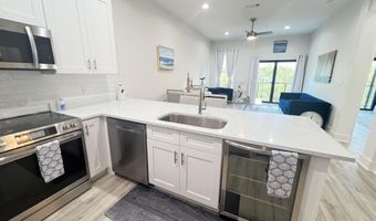 124 Court St 303, Bay St. Louis, MS 39520