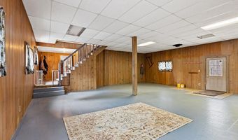 585 Riverside Dr, Augusta, ME 04330