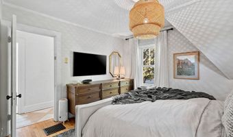 302 E MISSION Rd, Allouez, WI 54301