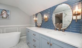 240 Oak St, Centerville, MA 02632