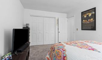 137 Point Of Woods Dr, Albany, NY 12203