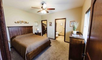 1716 Miller Ln, Aberdeen, SD 57401