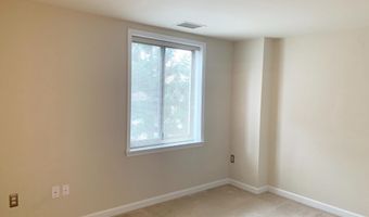 901 N MONROE St 203, Arlington, VA 22201
