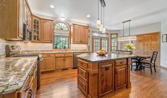 228 E THORNBROOK Ln, Appleton, WI 54913