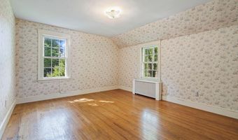 5 Phillips Rd, Falmouth, ME 04105