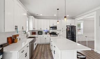 140 Pennant Ave, Beachwood, NJ 08722