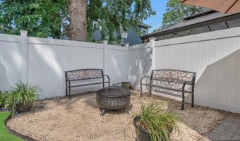 201 Maiden Ln, Bergenfield, NJ 07621