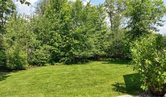 904 Timber View Dr, Altoona, WI 54720
