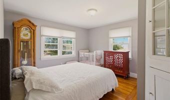 10 Kerins Ter, Newport, RI 02840