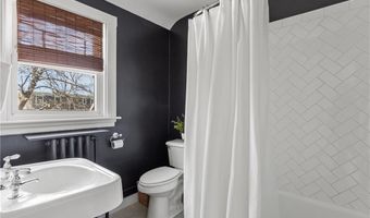 193 Coggeshall Ave, Newport, RI 02840