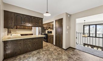 108 Hidden Meadow Rd, Apple Valley, MN 55124