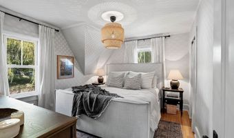 302 E MISSION Rd, Allouez, WI 54301