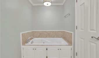 835 Lakeshore Dr NW, Berkeley Lake, GA 30096