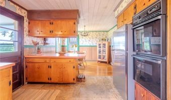 8 Spruce Ave, Middletown, RI 02842